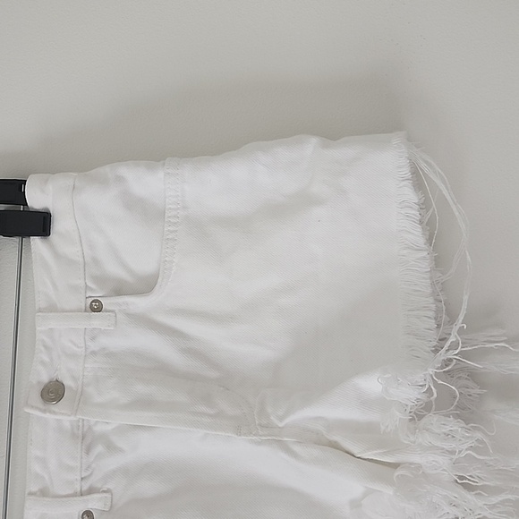 We the Free Distressed Mini jeans shorts in white Size 27 - Picture 5 of 10